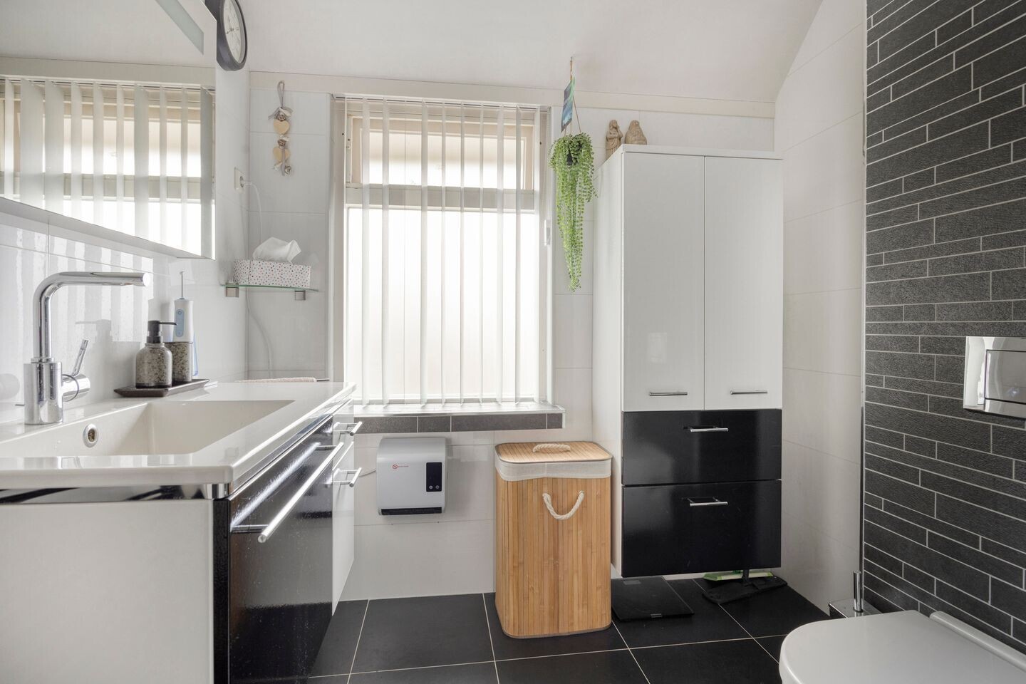 Tussenwoning te koop: Locksweer 29, Sliedrecht