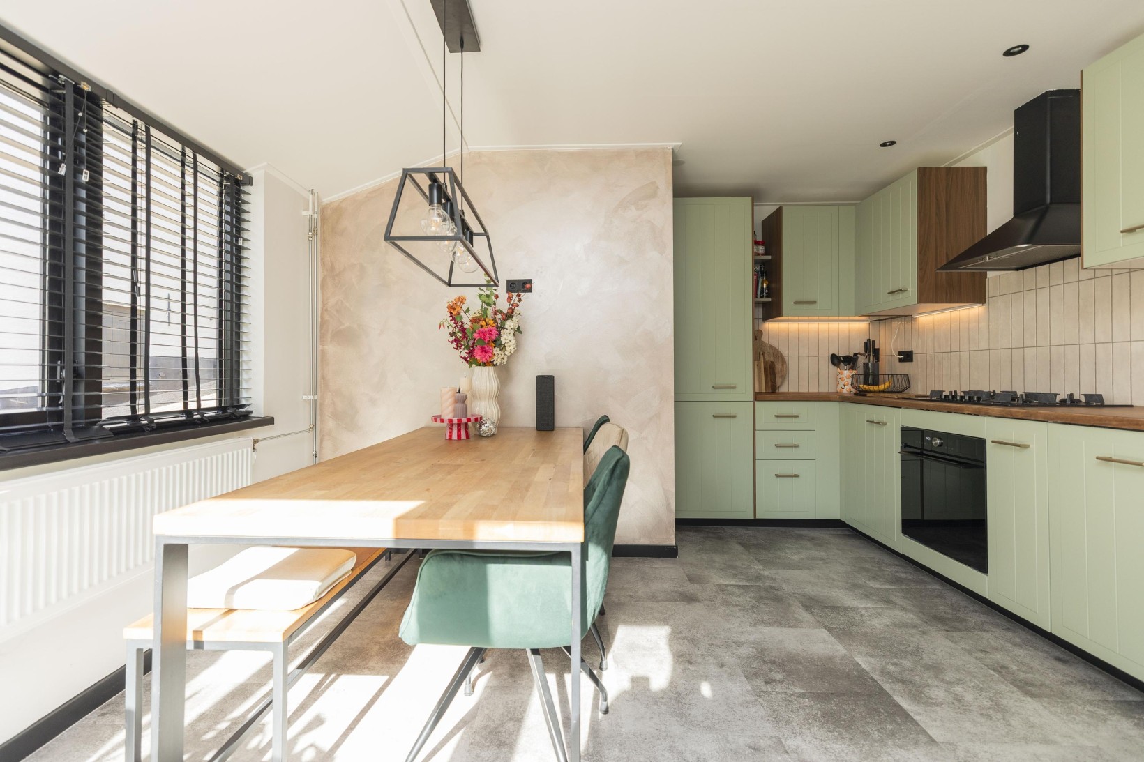 Tussenwoning te koop: Peulenstraat-zuid 63, Hardinxveld-Giessendam