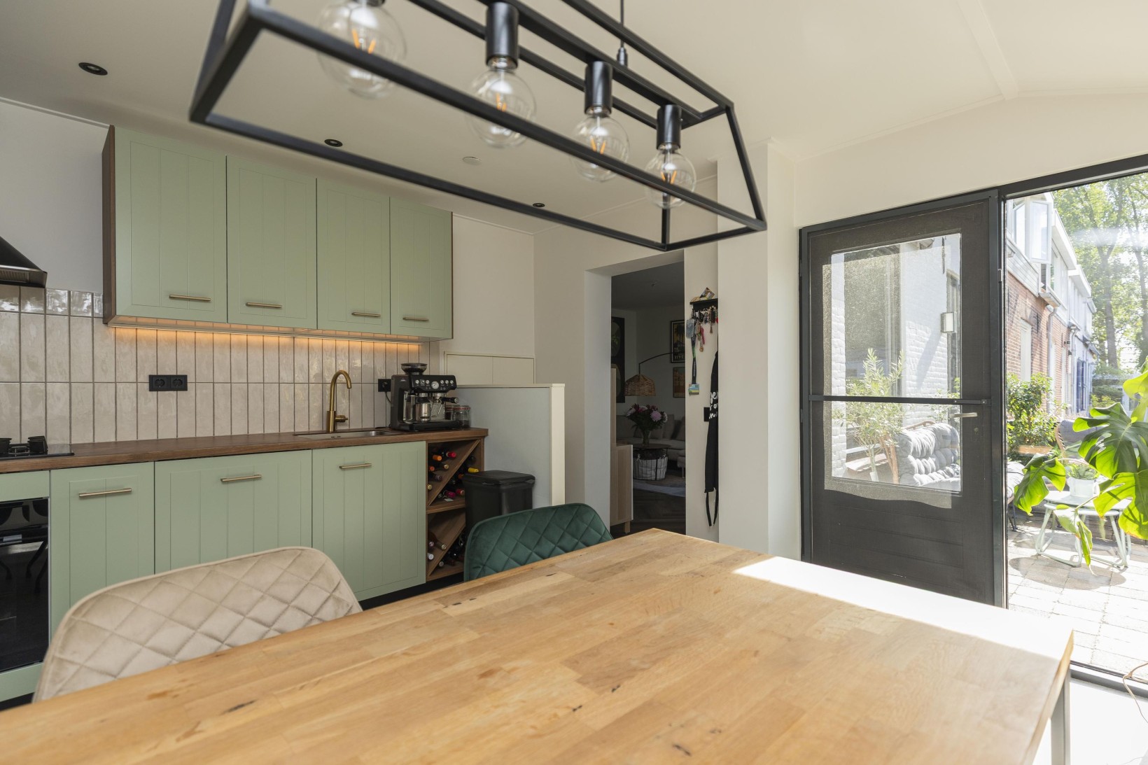 Tussenwoning te koop: Peulenstraat-zuid 63, Hardinxveld-Giessendam