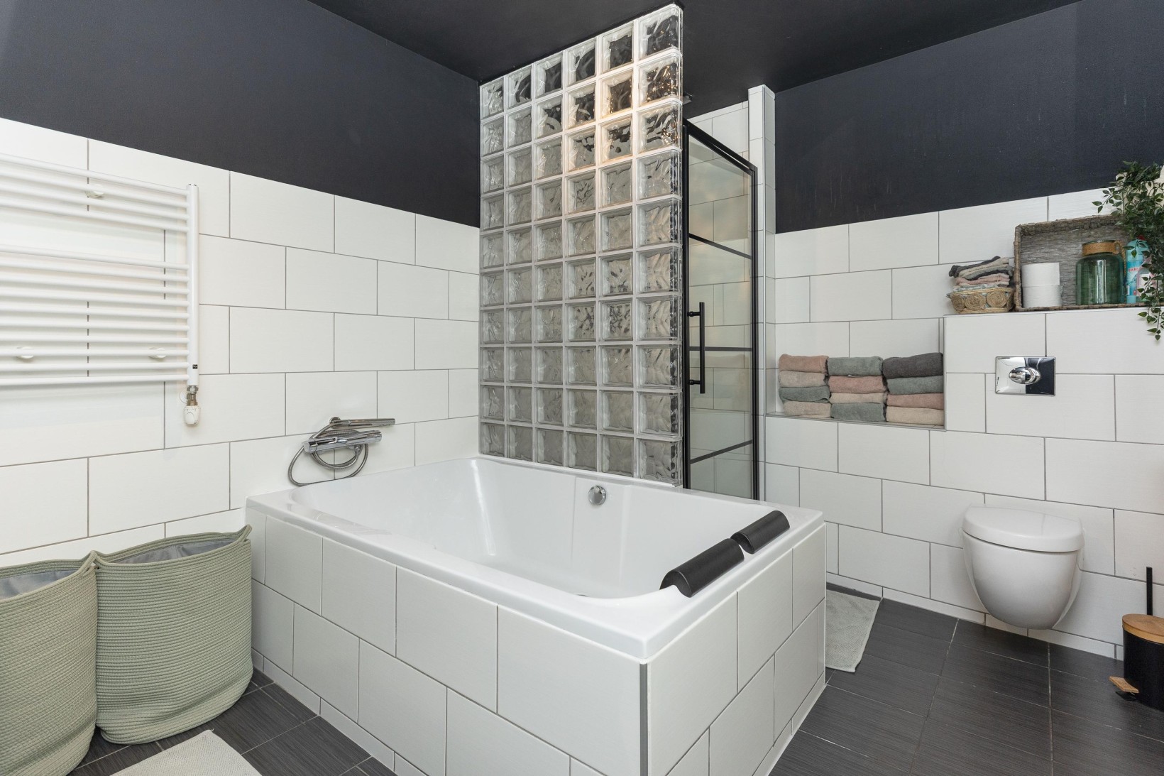 Tussenwoning te koop: Peulenstraat-zuid 63, Hardinxveld-Giessendam