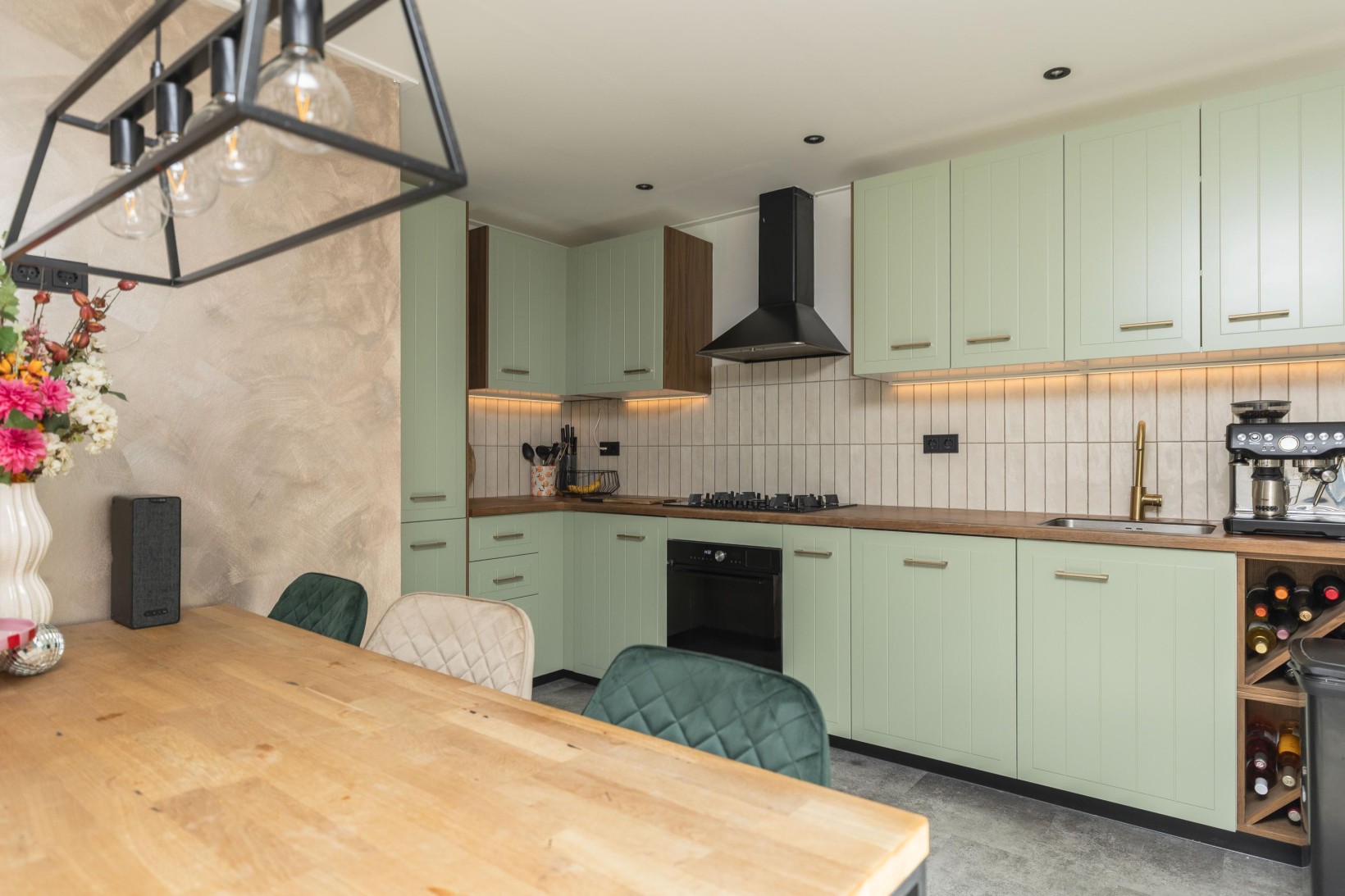 Tussenwoning te koop: Peulenstraat-zuid 63, Hardinxveld-Giessendam