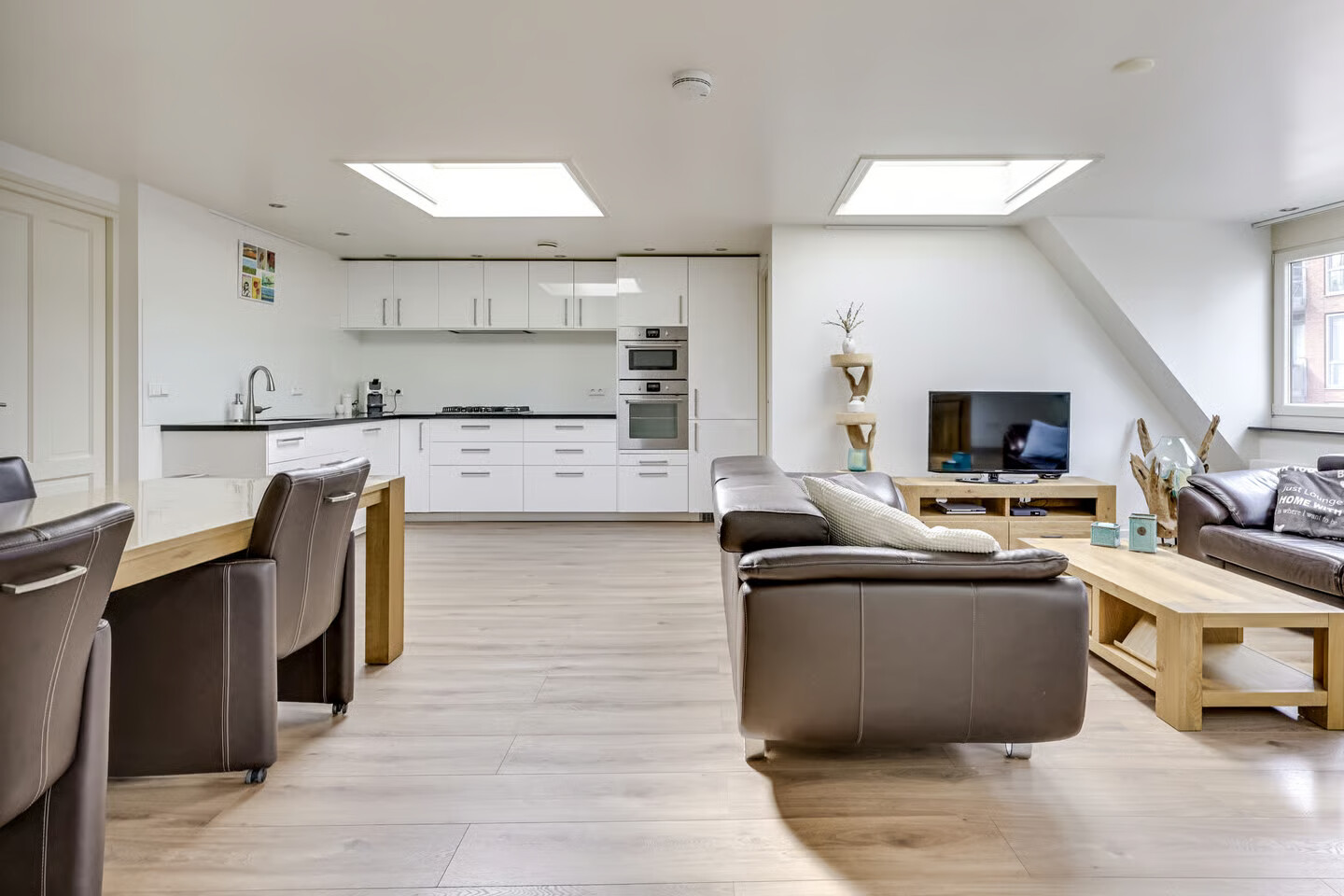 Vrijstaande woning te koop: Mgr. G.W. van Heukelumstraat 4, Nieuwegein