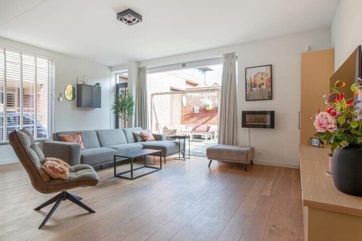 Tussenwoning te koop: Van Oudheusdenstraat 10, Woerden