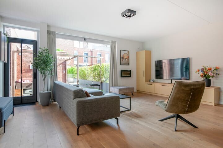 Tussenwoning te koop: Van Oudheusdenstraat 10, Woerden