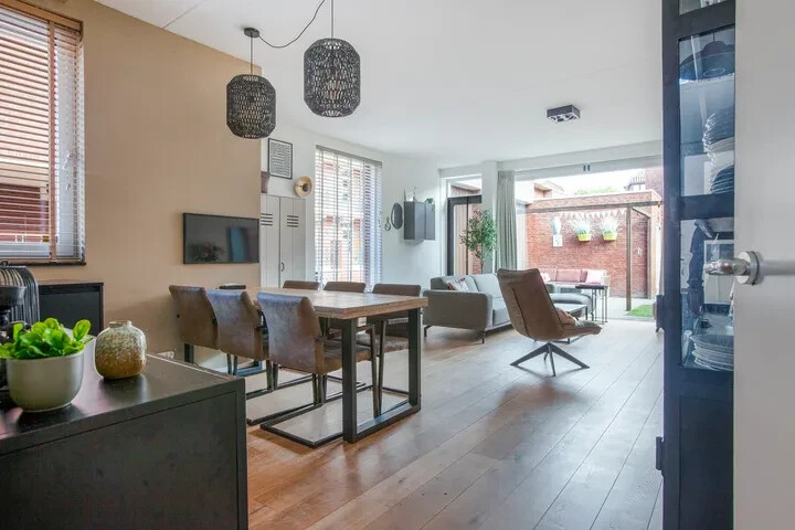 Tussenwoning te koop: Van Oudheusdenstraat 10, Woerden