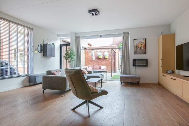 Tussenwoning te koop: Van Oudheusdenstraat 10, Woerden
