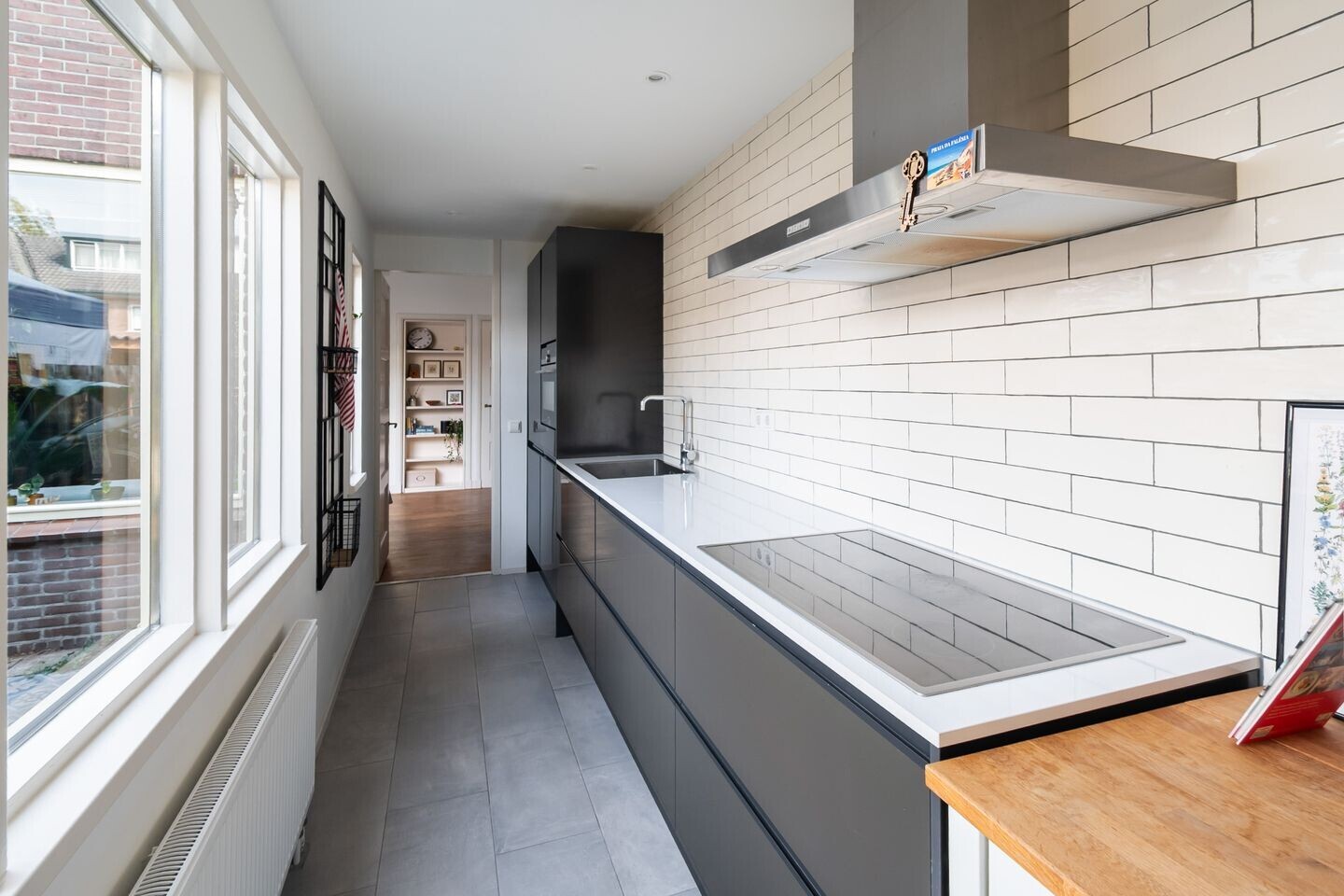Tussenwoning te koop: Dahliastraat 10, Woerden