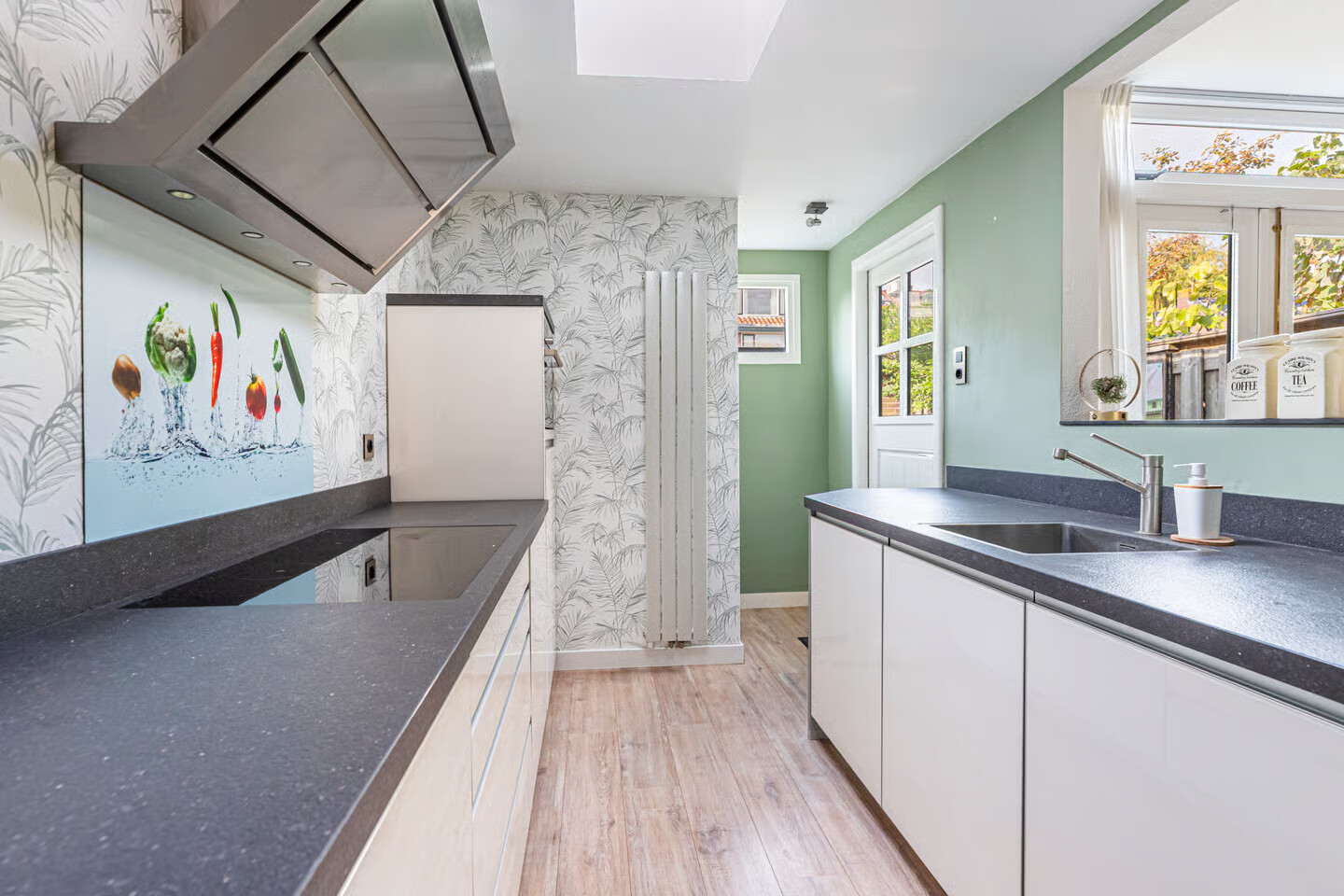 Tussenwoning te koop: Dahliastraat 34, Woerden