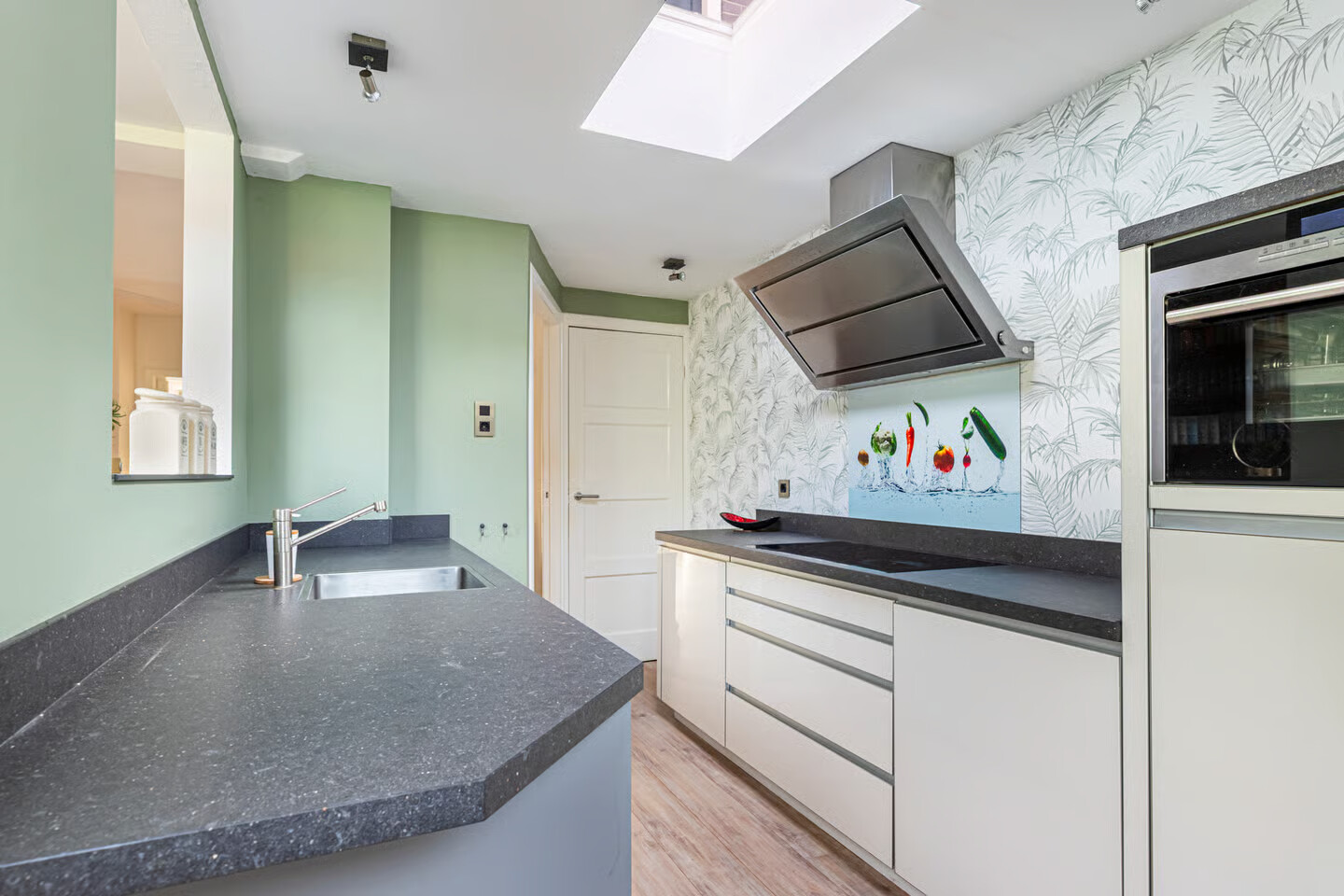 Tussenwoning te koop: Dahliastraat 34, Woerden