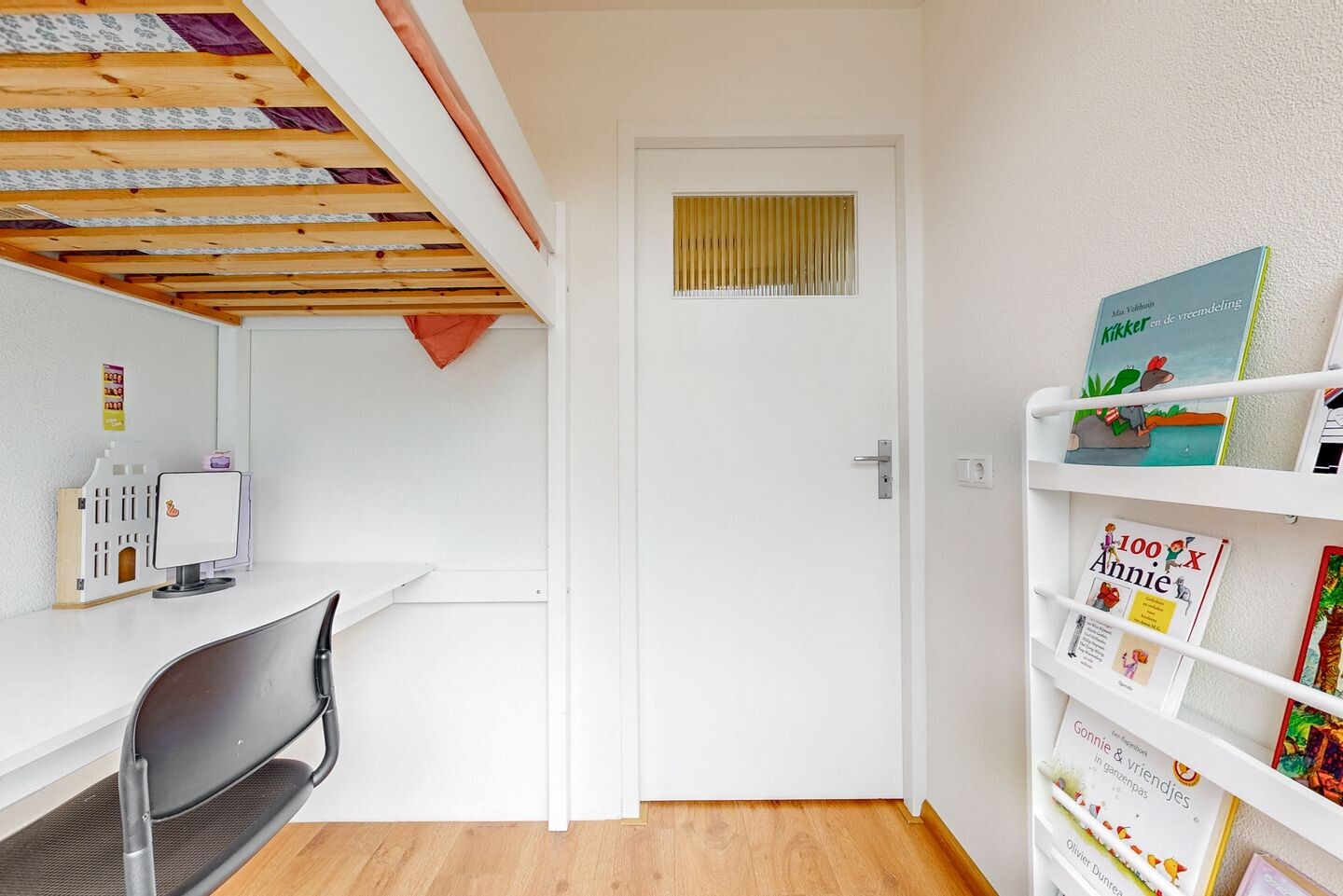 Tussenwoning te koop: Esdoornlaan 9, Woerden