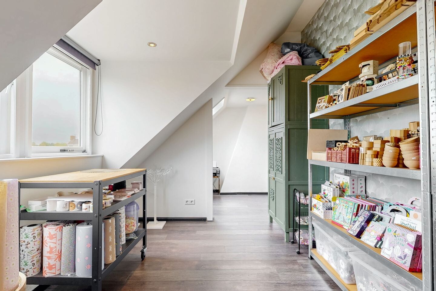 Tussenwoning te koop: Esdoornlaan 9, Woerden