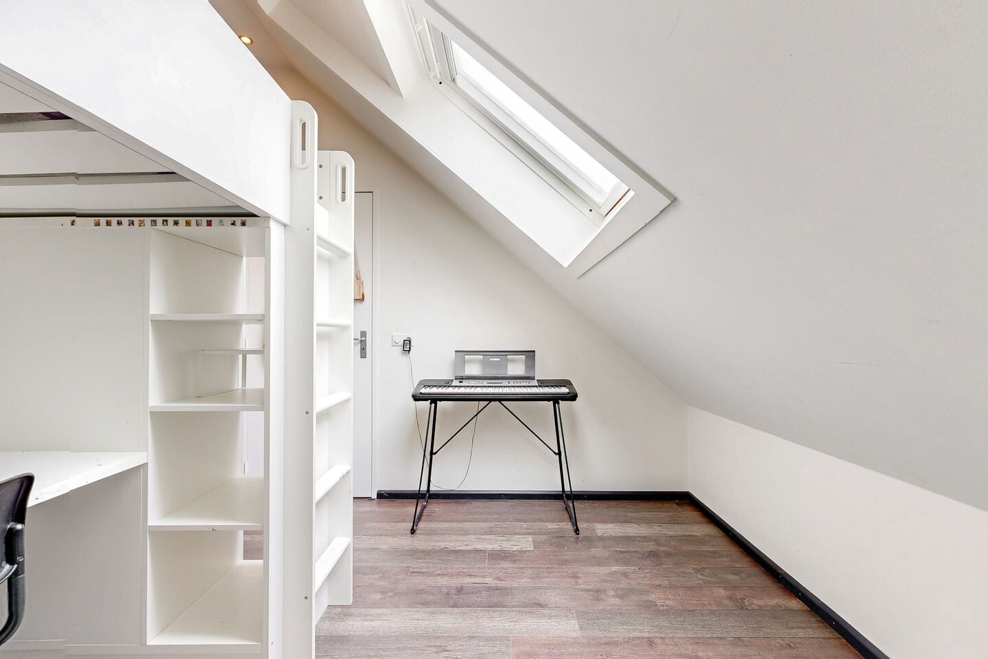 Tussenwoning te koop: Esdoornlaan 9, Woerden