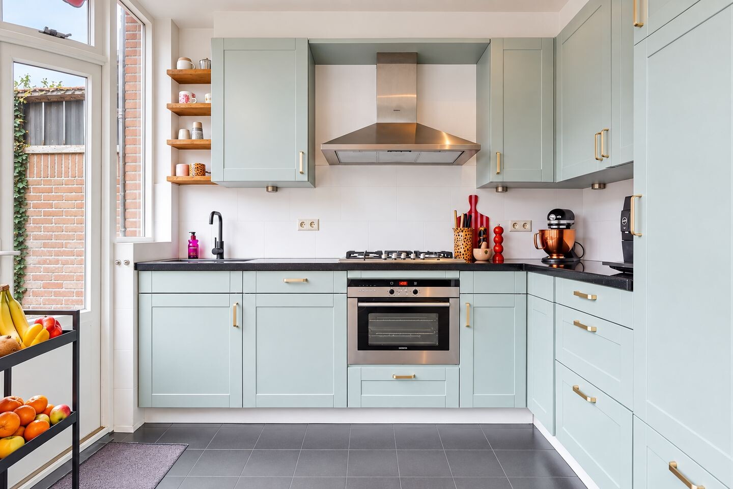 Tussenwoning te koop: Esdoornlaan 9, Woerden