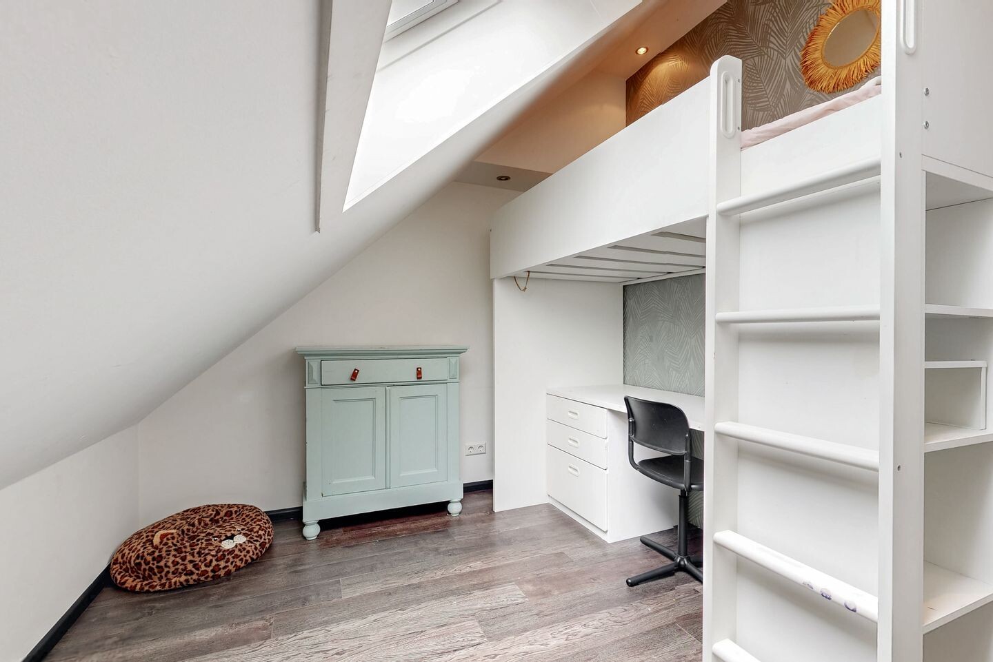 Tussenwoning te koop: Esdoornlaan 9, Woerden