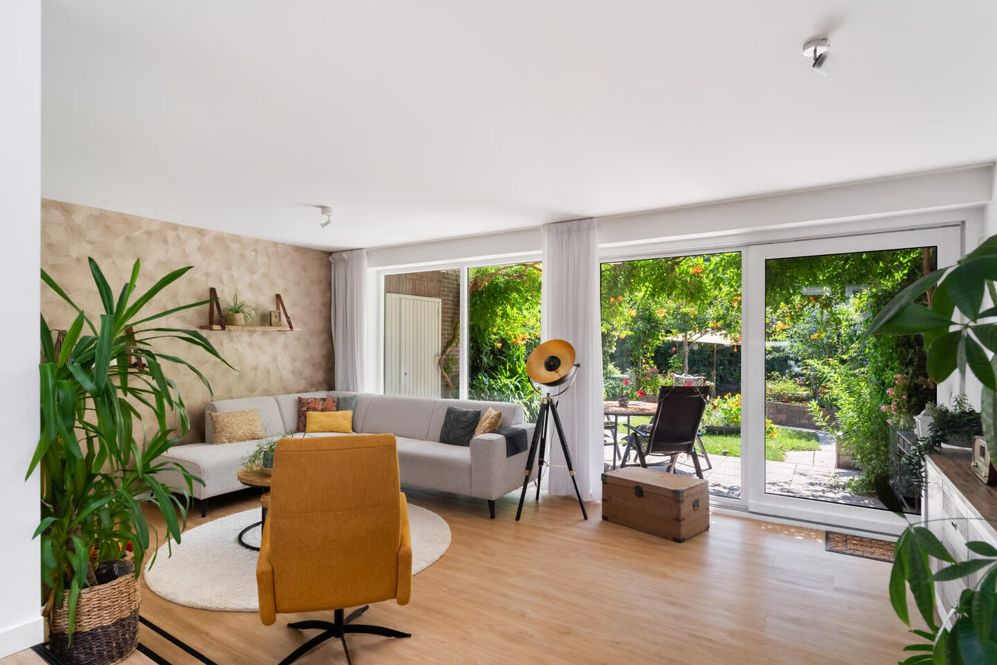 Tussenwoning te koop: Essenlaan 51, Woerden