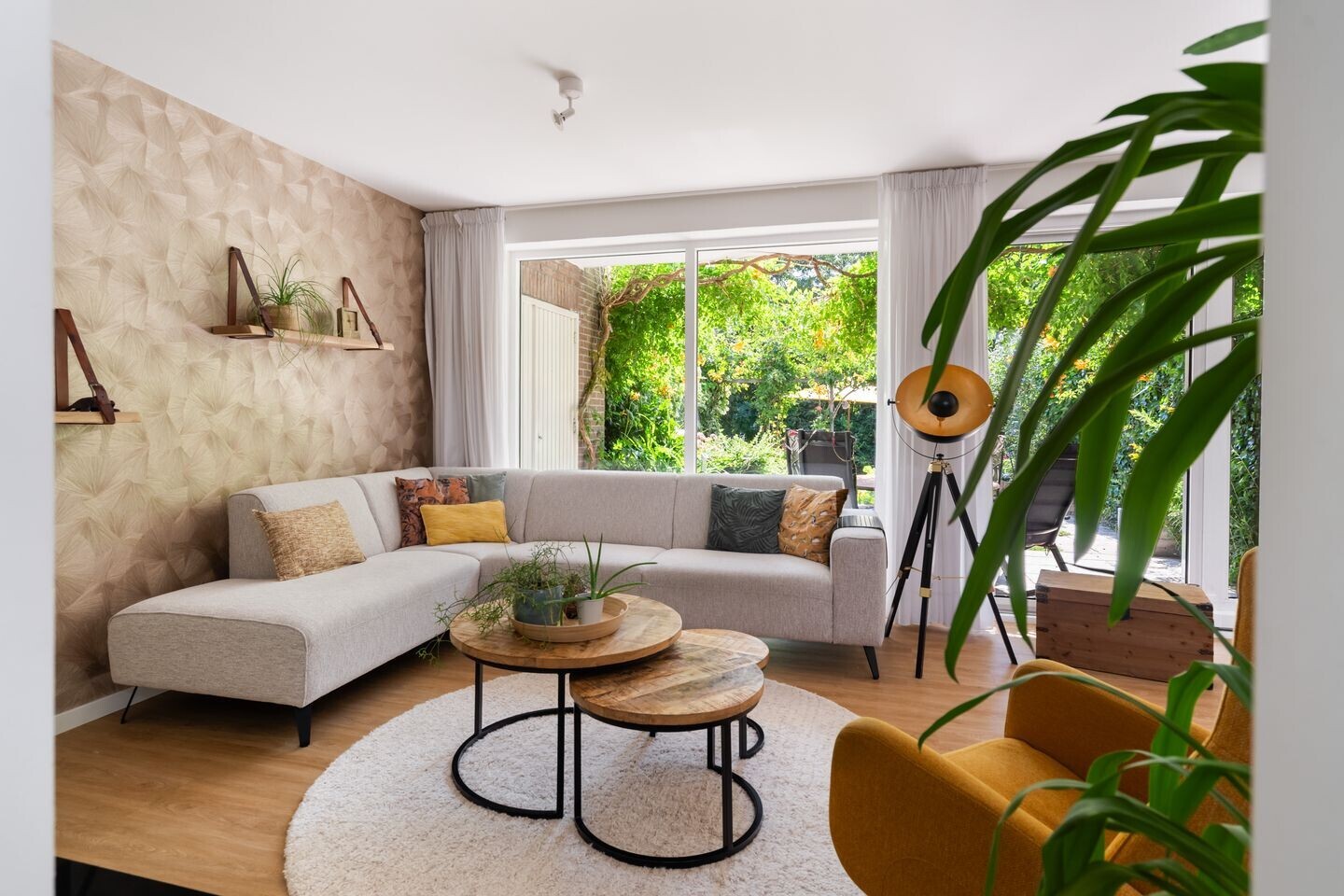 Tussenwoning te koop: Essenlaan 51, Woerden
