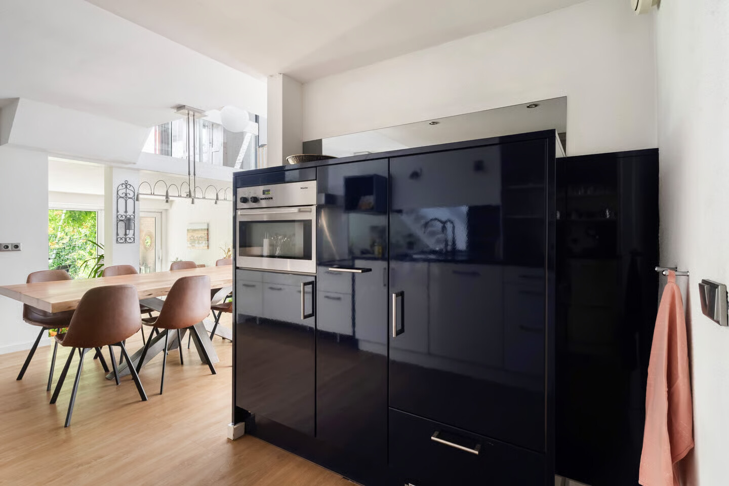 Tussenwoning te koop: Essenlaan 51, Woerden