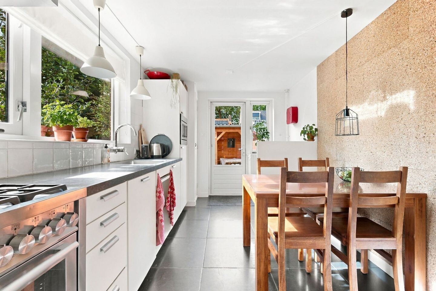 Tussenwoning te koop: De Brauwstraat 11, Woerden