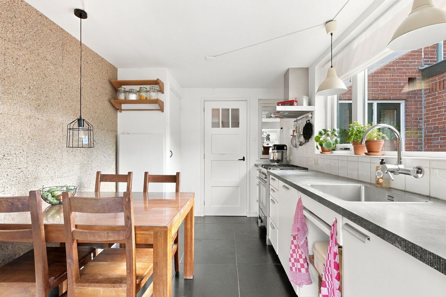 Tussenwoning te koop: De Brauwstraat 11, Woerden