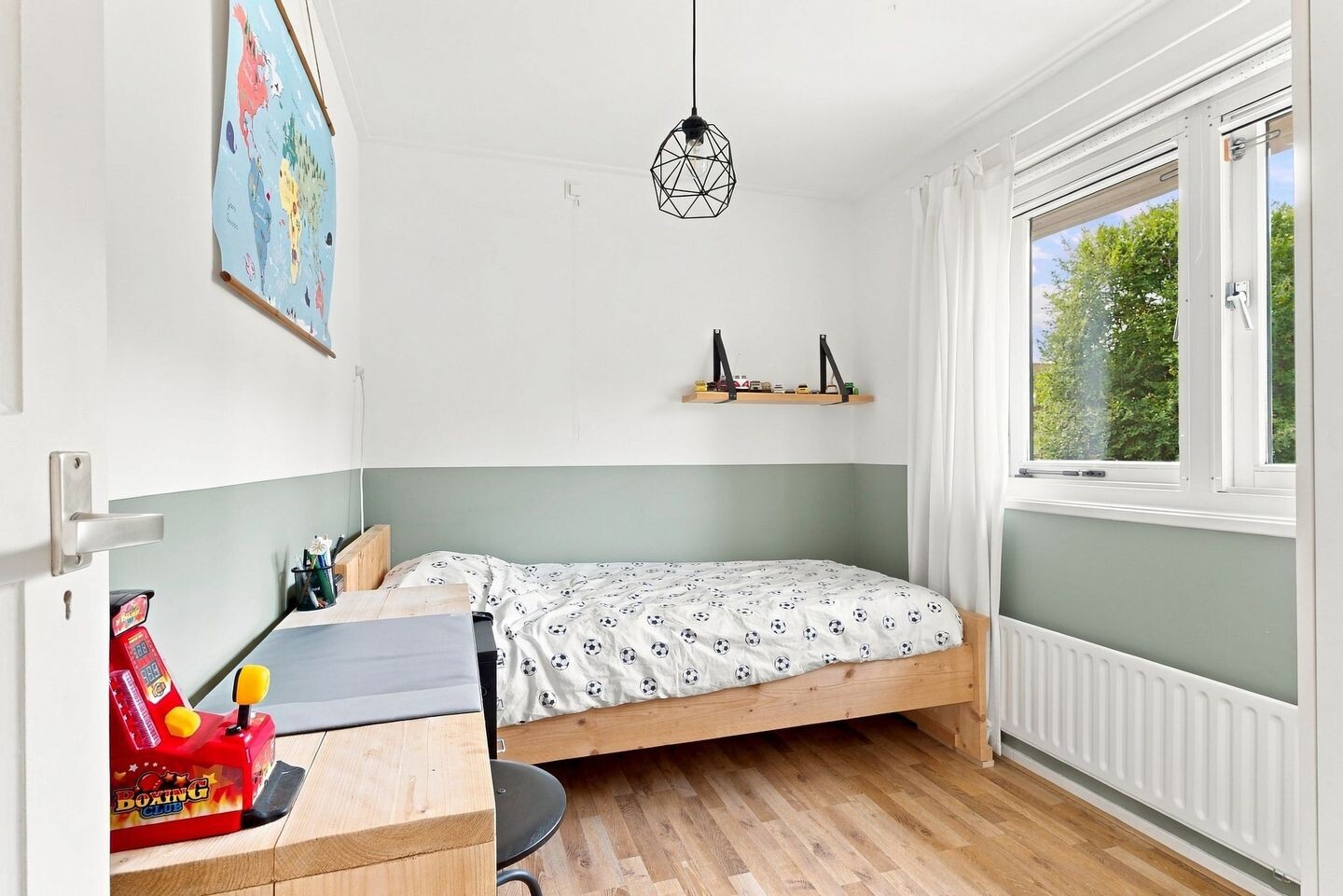 Tussenwoning te koop: De Brauwstraat 11, Woerden