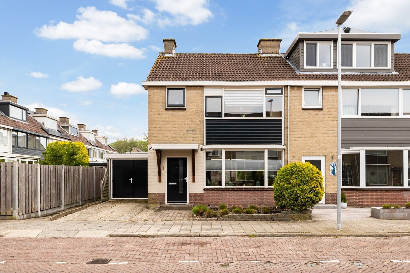 Hoekwoning te koop: Leo Gestelstraat 1, Woerden