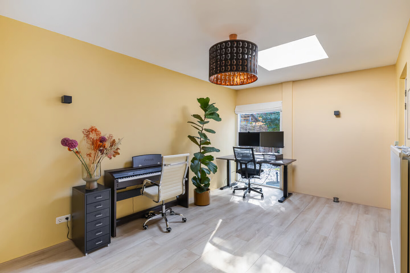 Twee-onder-één-kap te koop: Linschoterweg 37, Woerden