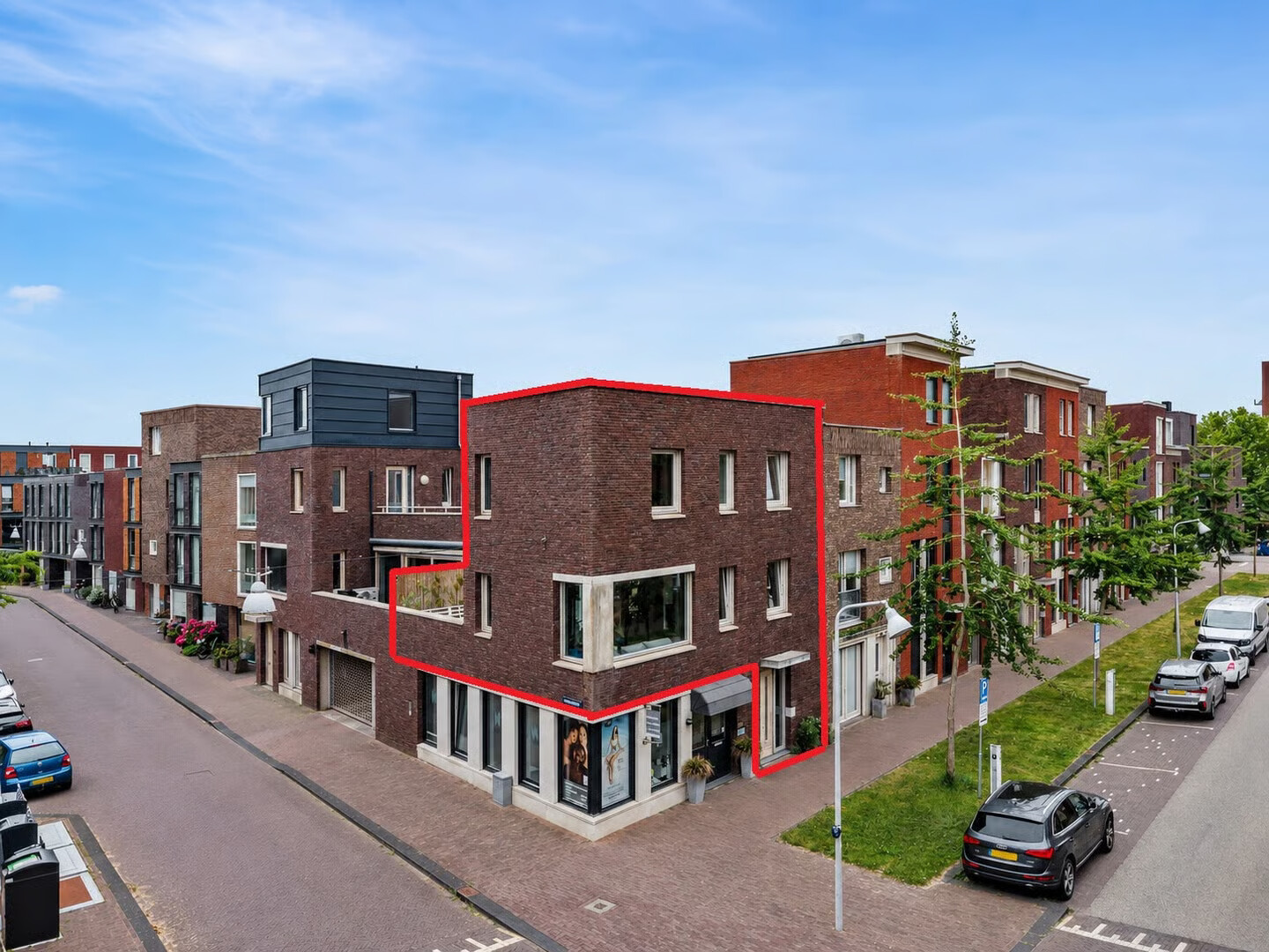Tussenwoning te koop: Veluwemeer 272, Woerden