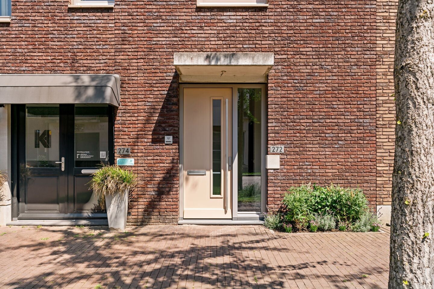 Tussenwoning te koop: Veluwemeer 272, Woerden