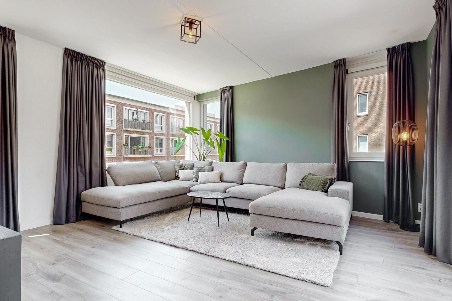 Tussenwoning te koop: Veluwemeer 272, Woerden
