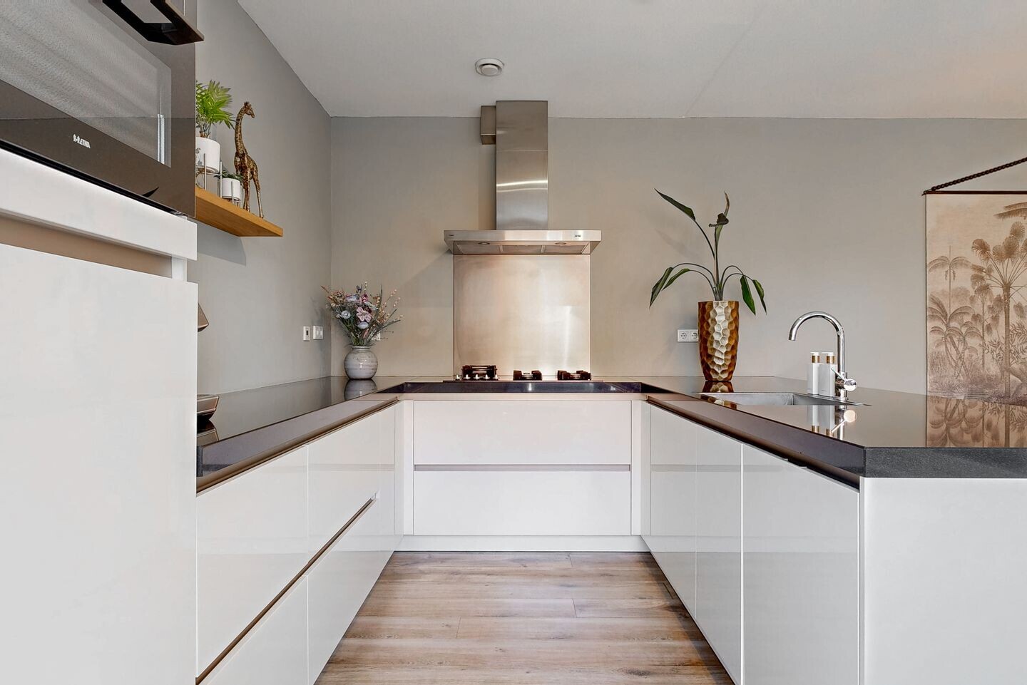 Tussenwoning te koop: Veluwemeer 272, Woerden
