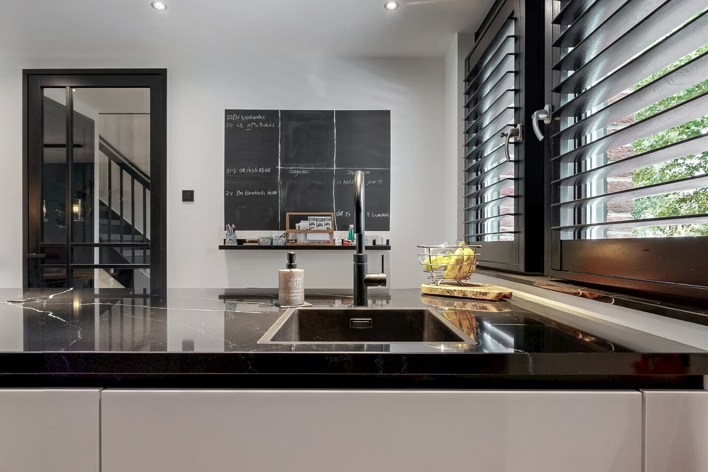 Tussenwoning te koop: Tornemeer 21, Woerden