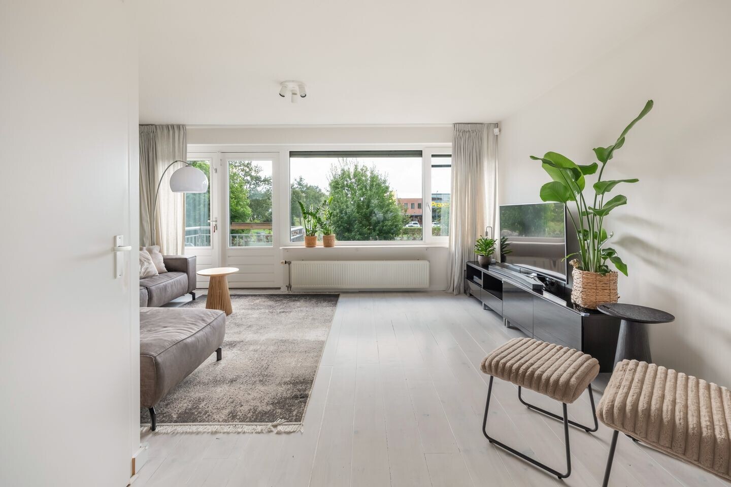 Tussenwoning te koop: Jules Vernehof 29, Woerden