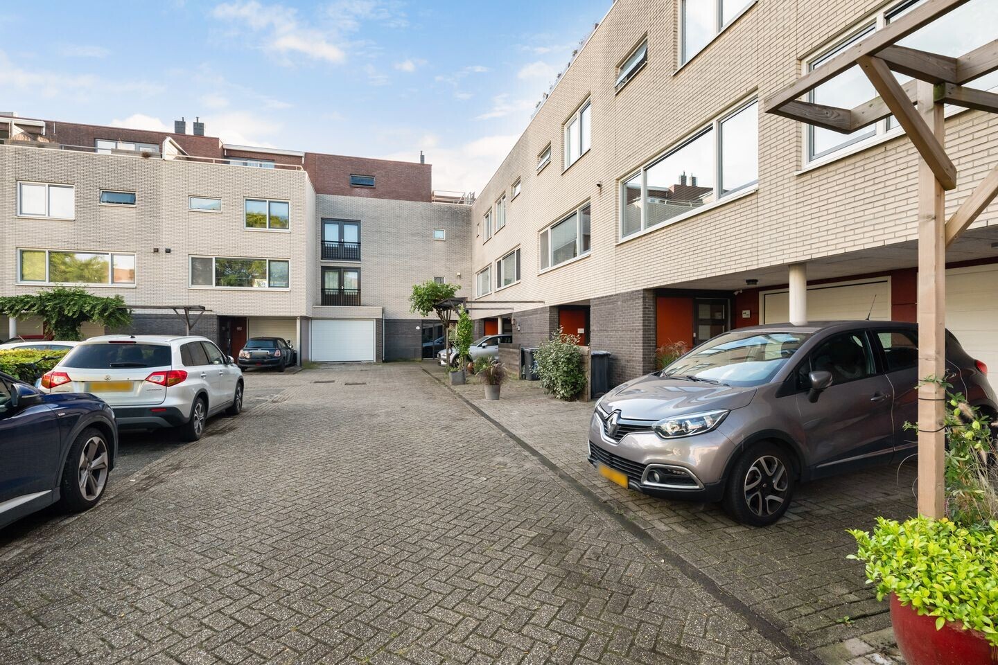 Tussenwoning te koop: Jules Vernehof 29, Woerden
