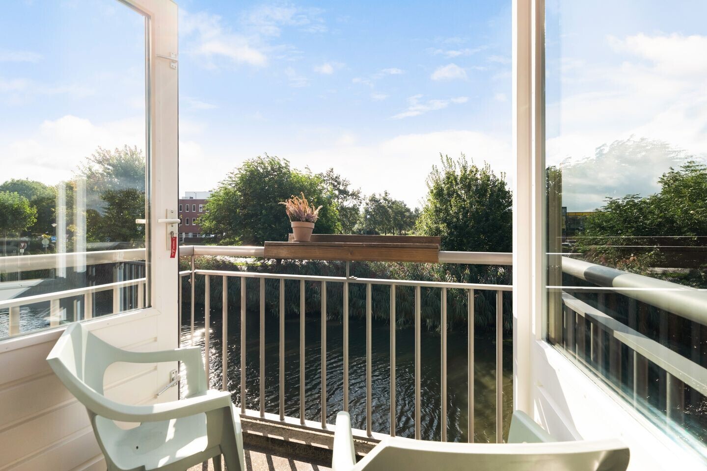 Tussenwoning te koop: Jules Vernehof 29, Woerden