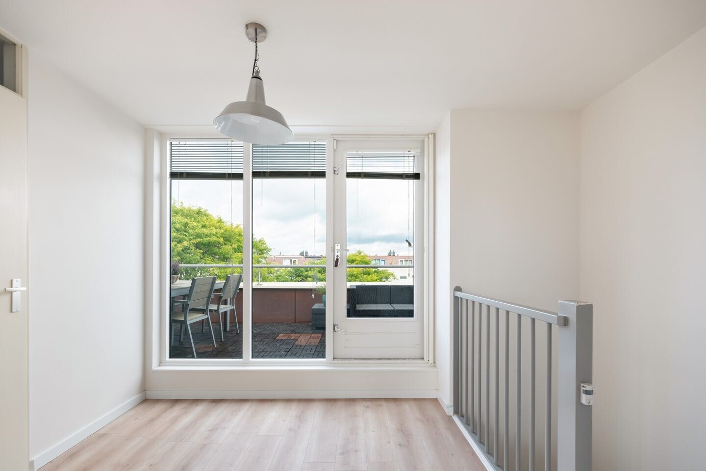 Tussenwoning te koop: Jules Vernehof 29, Woerden
