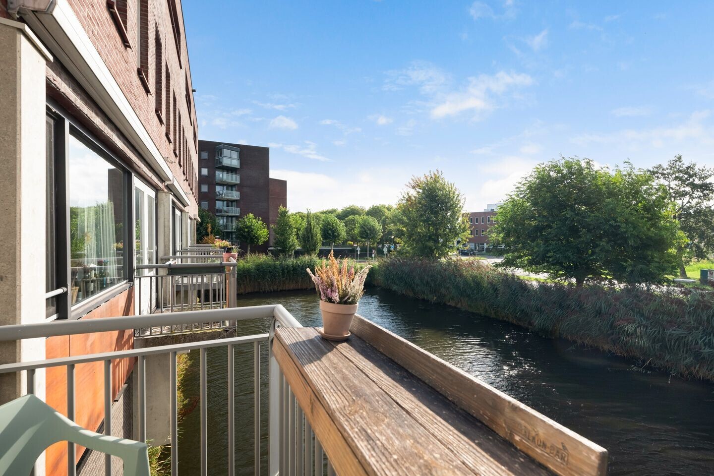 Tussenwoning te koop: Jules Vernehof 29, Woerden