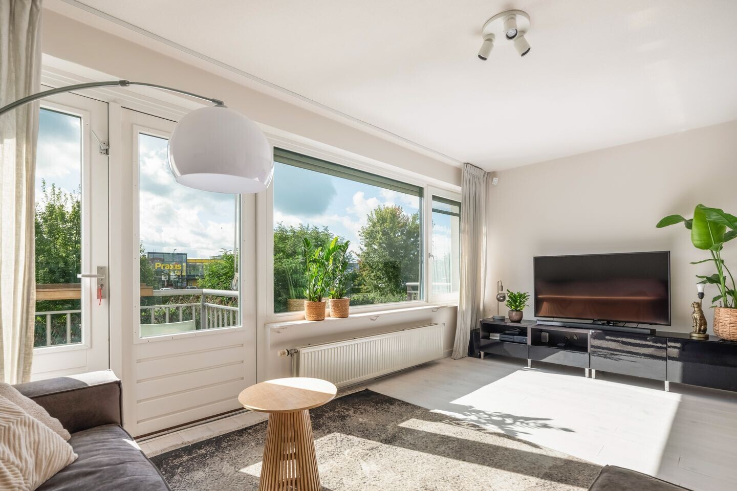 Tussenwoning te koop: Jules Vernehof 29, Woerden