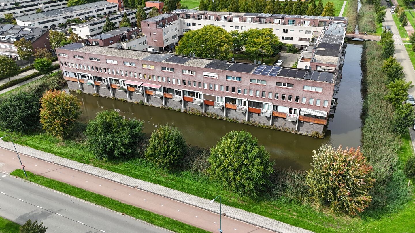 Tussenwoning te koop: Jules Vernehof 29, Woerden