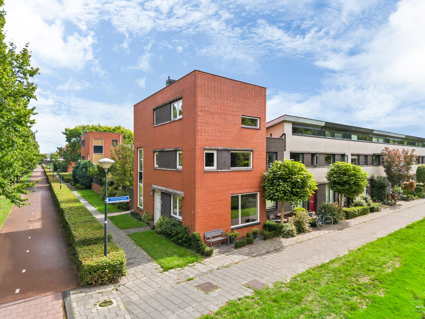 Hoekwoning te koop: Schrijverspad 60, Woerden