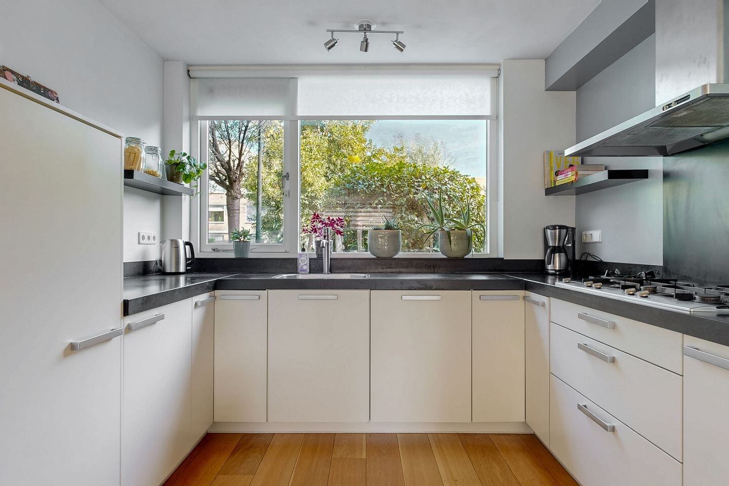 Tussenwoning te koop: Bottelroosweide 7, Woerden