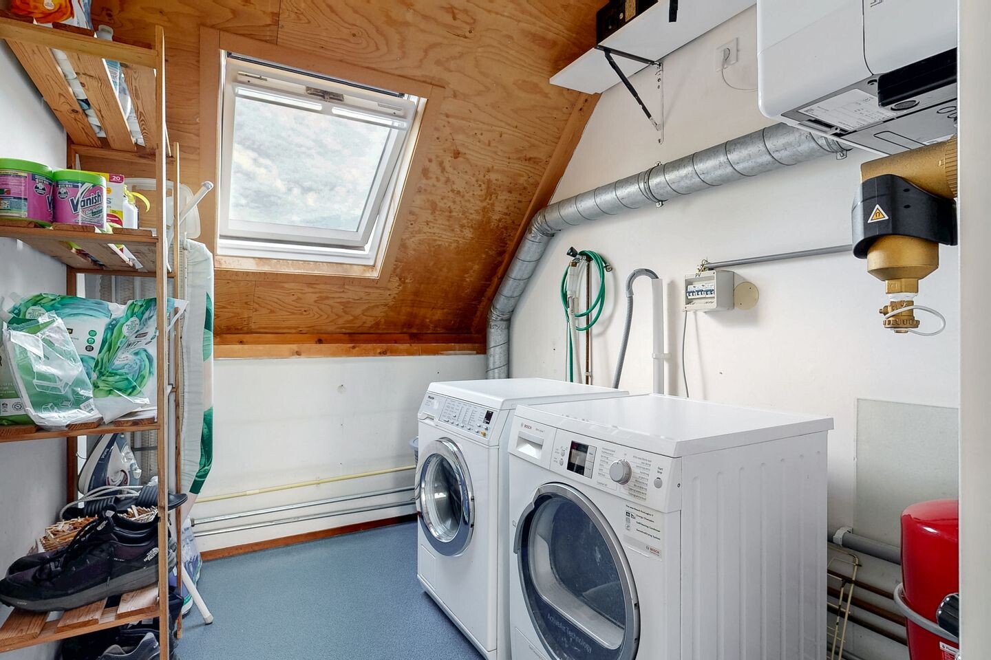 Tussenwoning te koop: Bottelroosweide 7, Woerden