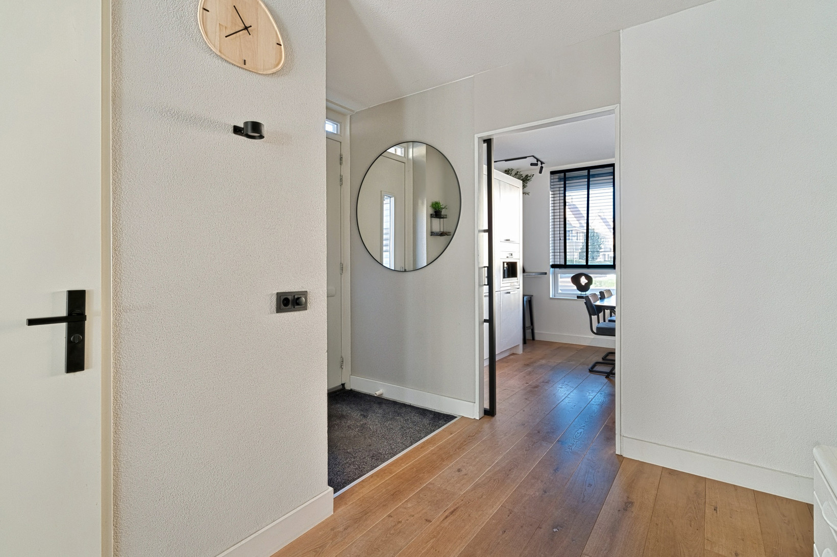 Tussenwoning te koop: Romanusweg 28, De Meern