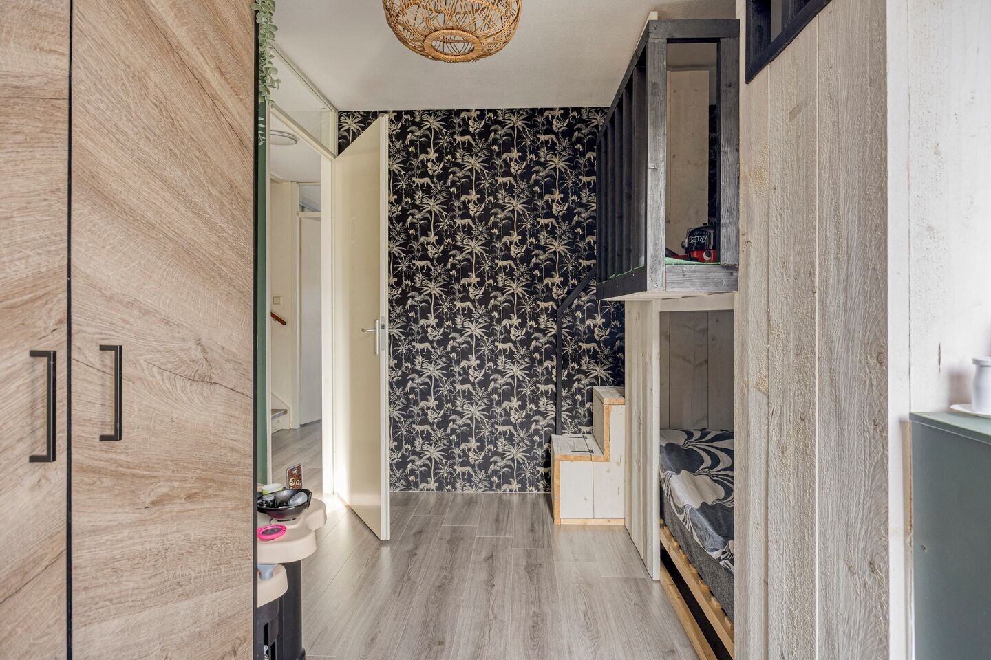 Tussenwoning te koop: kruiswortel 14, De Meern
