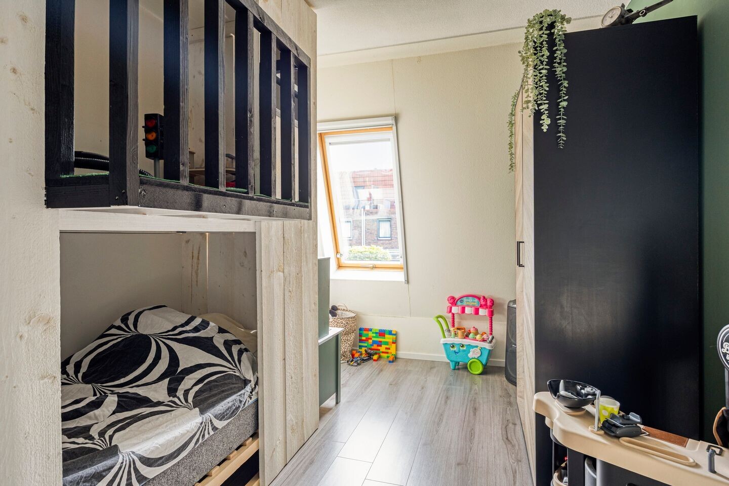 Tussenwoning te koop: kruiswortel 14, De Meern