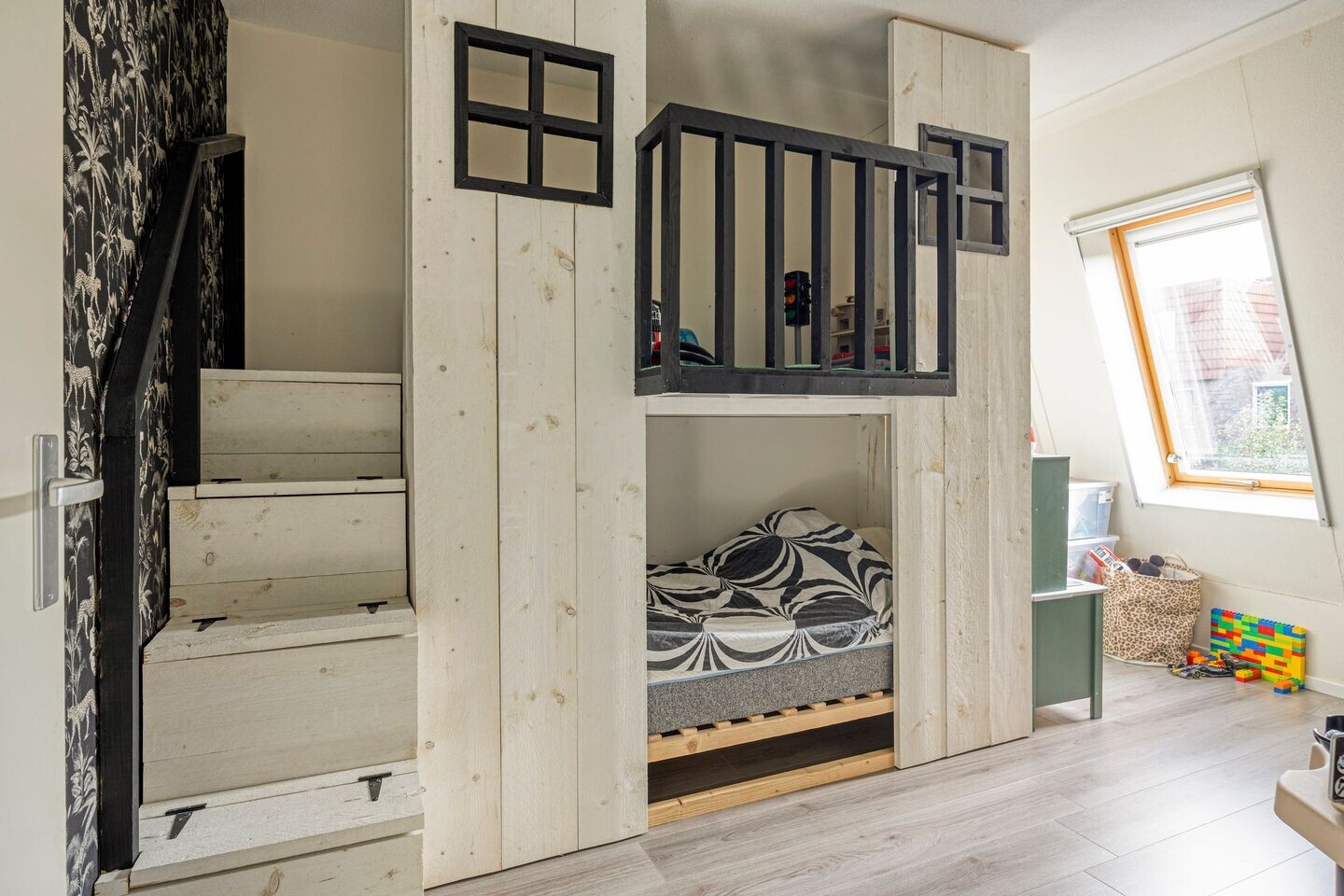 Tussenwoning te koop: kruiswortel 14, De Meern