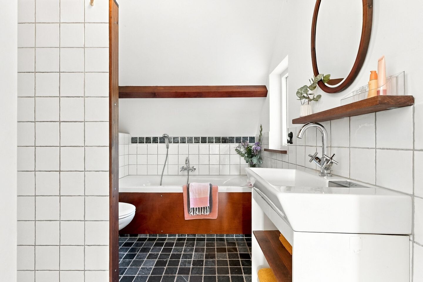 Tussenwoning te koop: Mandenmakerslaan 84, De Meern