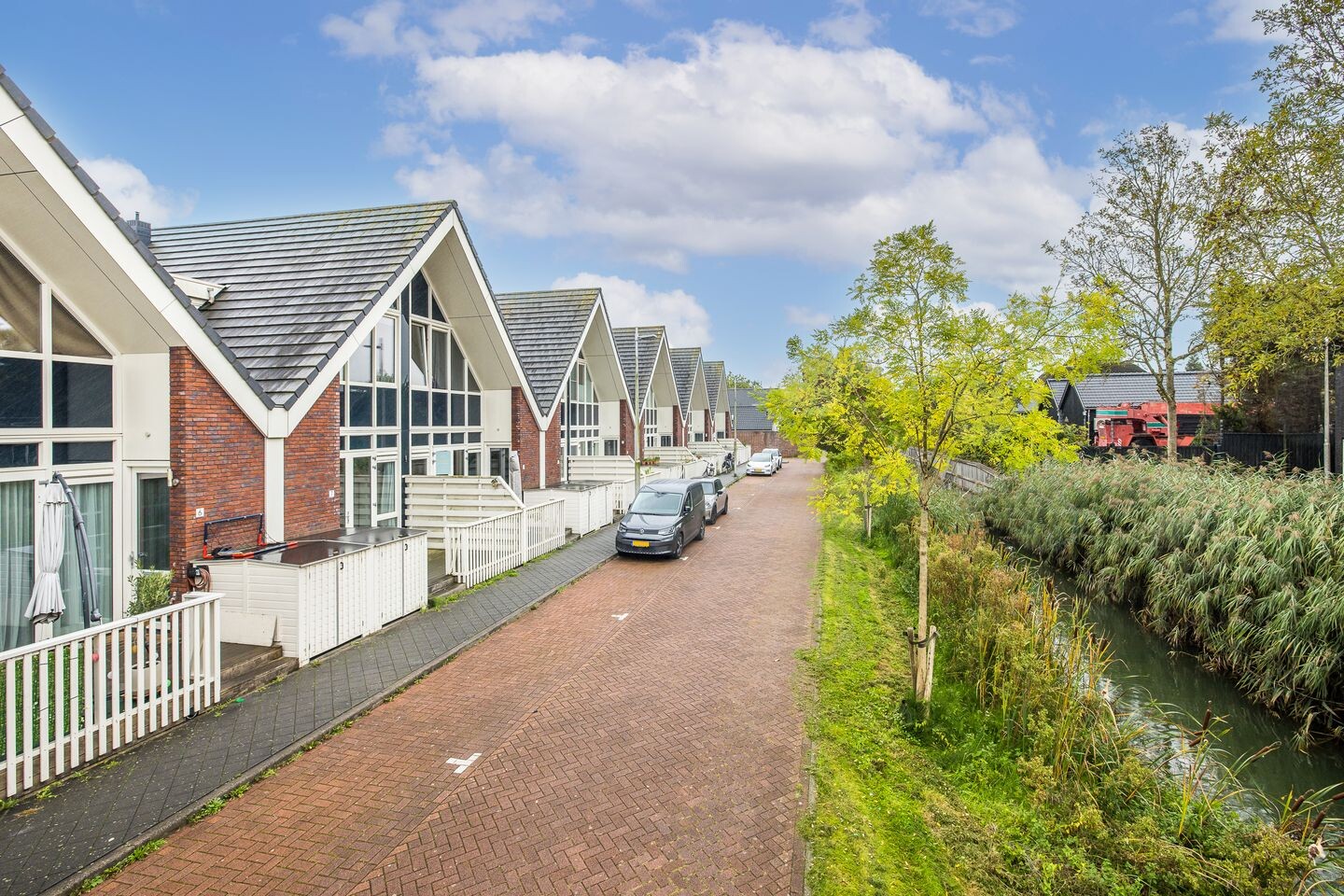 Tussenwoning te koop: Houtrakkade 7, De Meern