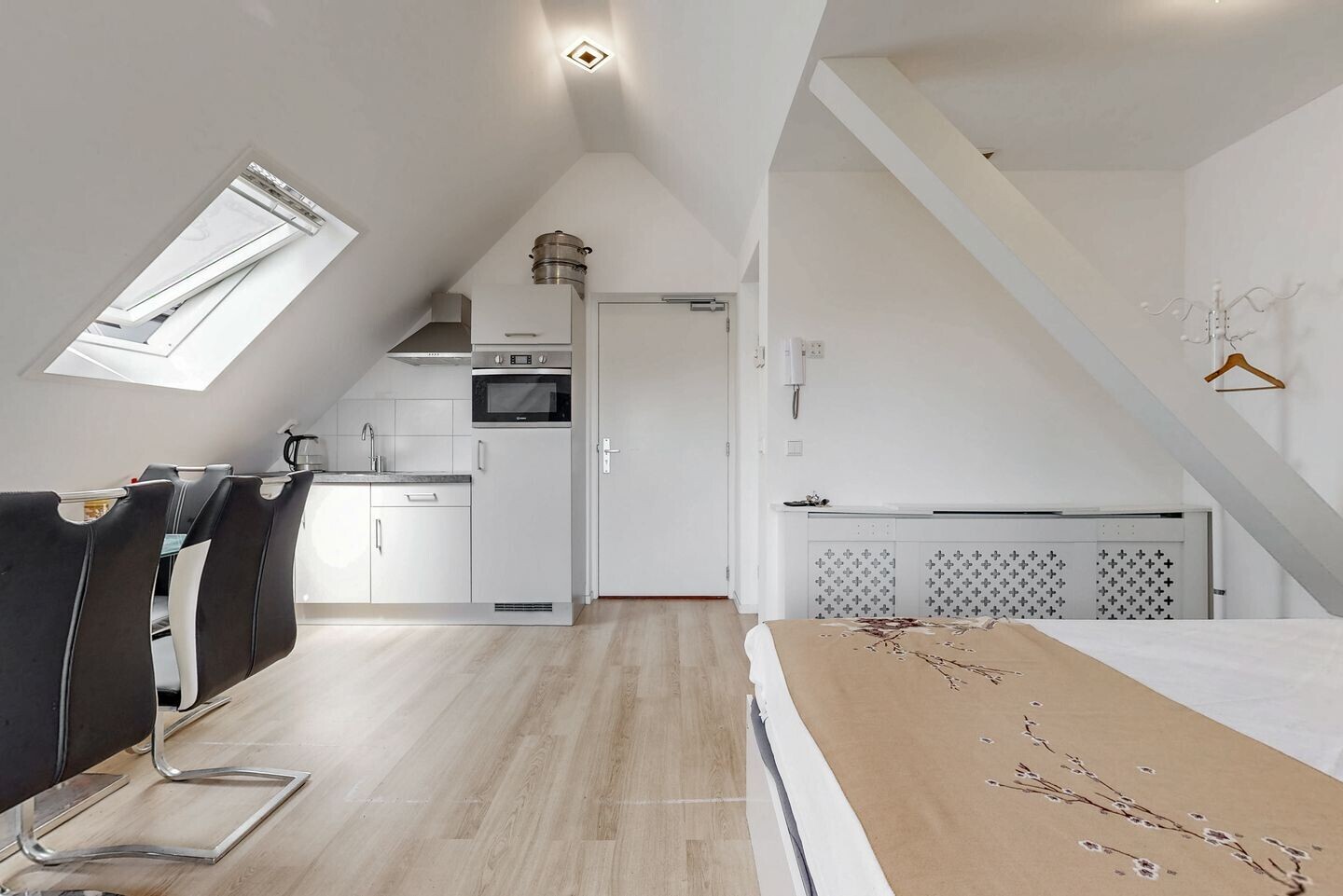 Studio te koop: Bernhardstraat 7B, Zegveld