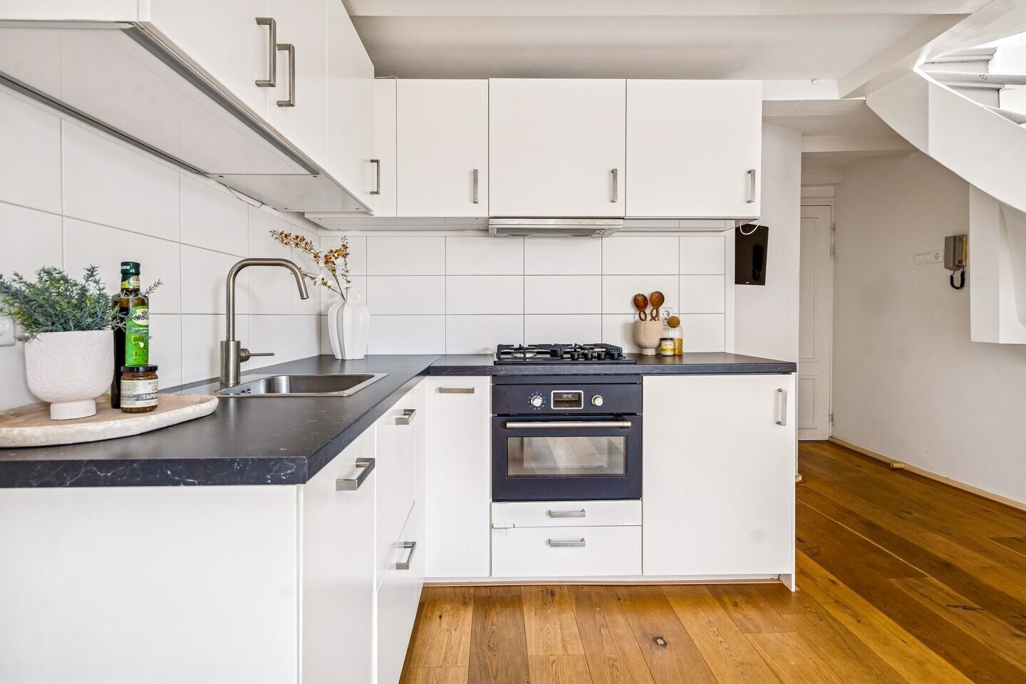 Studio te koop: Wittevrouwenstraat 28B, Utrecht