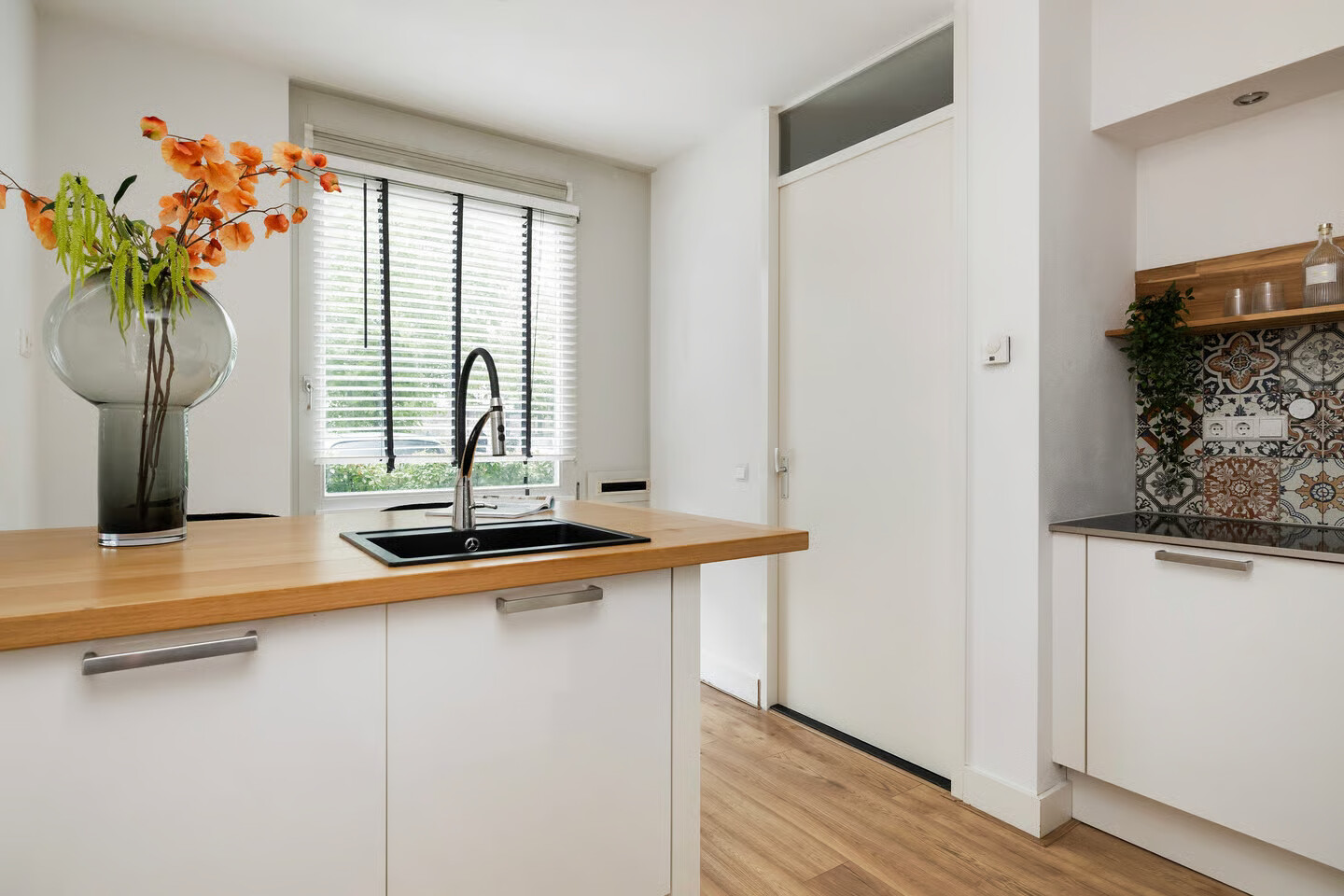 Tussenwoning te koop: Rijnhuizenlaan 19, Utrecht